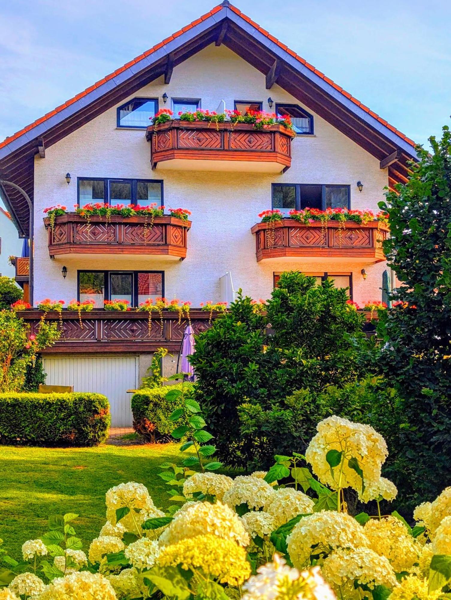 Gaestehaus Regina รูห์ลา ภายนอก รูปภาพ