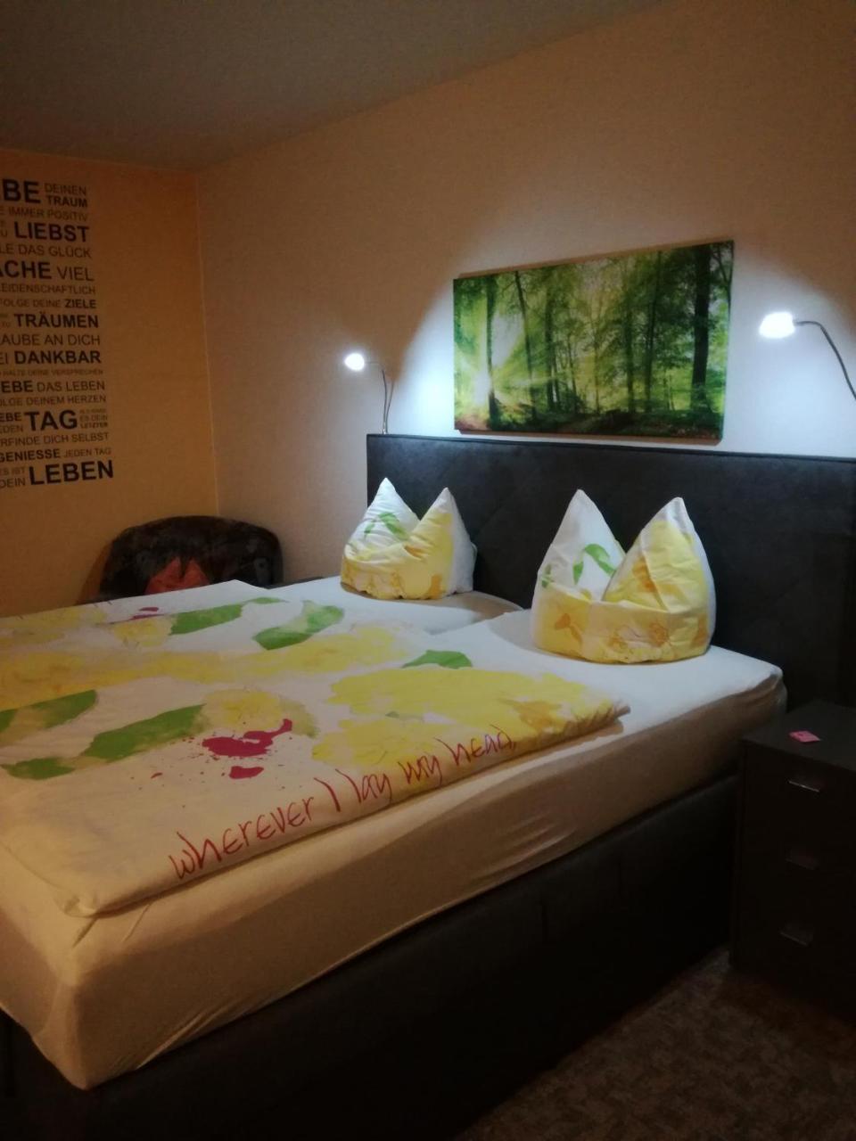 Gaestehaus Regina รูห์ลา ภายนอก รูปภาพ
